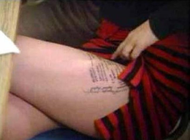 Hài hước với muôn kiểu quay cóp thi cử của học sinh