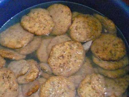 Giật mình với kỹ nghệ “mặc áo mới” cho giò chả ôi thiu Giật mình với kỹ nghệ “mặc áo mới” cho giò chả ôi thiu