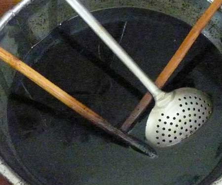 Giật mình với kỹ nghệ “mặc áo mới” cho giò chả ôi thiu Giật mình với kỹ nghệ “mặc áo mới” cho giò chả ôi thiu