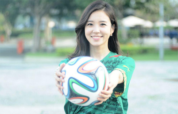 Gặp nữ phóng viên Hàn xinh đẹp khiến dân mạng điên đảo