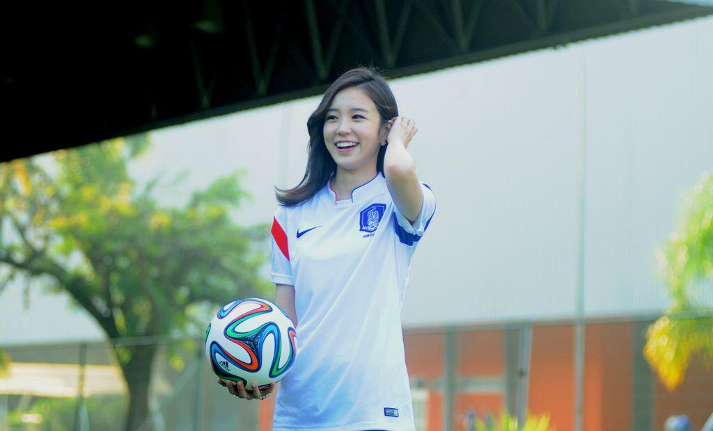 Gặp nữ phóng viên Hàn xinh đẹp khiến dân mạng điên đảo