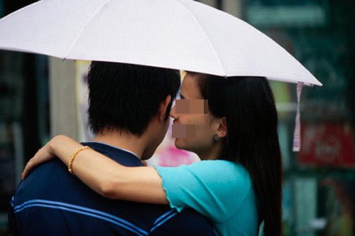 Chồng ăn “bùa mê thuốc lú”, đuổi vợ và hai con ra khỏi nhà