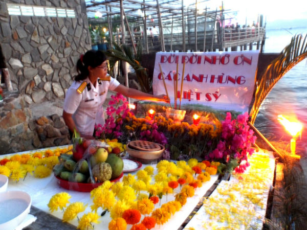 Thư xúc động gửi vong linh người cha hy sinh tại đảo Gạc Ma Thư xúc động gửi vong linh người cha hy sinh tại đảo Gạc Ma