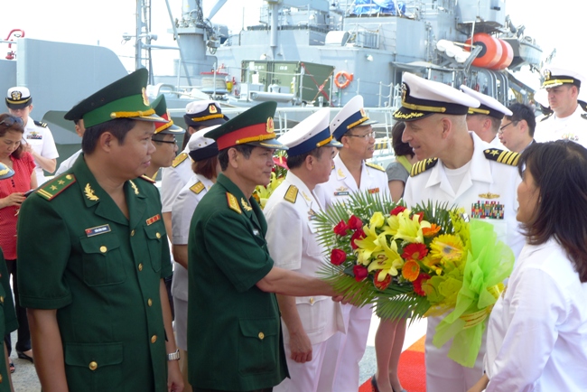 Chiến hạm Hoa Kỳ USS John S. McCain thăm Đà Nẵng
