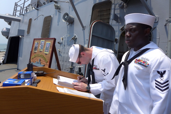 Chiến hạm Hoa Kỳ USS John S. McCain thăm Đà Nẵng