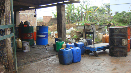 Sửng sốt với những chiêu trò tinh vi của “trùm tái chế” dầu nhớt Sửng sốt với những chiêu trò tinh vi của “trùm tái chế” dầu nhớt