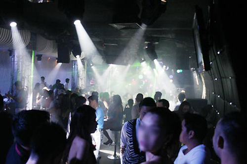 Những “trò chơi” dị hợm đến nóng mặt của giang hồ nhí