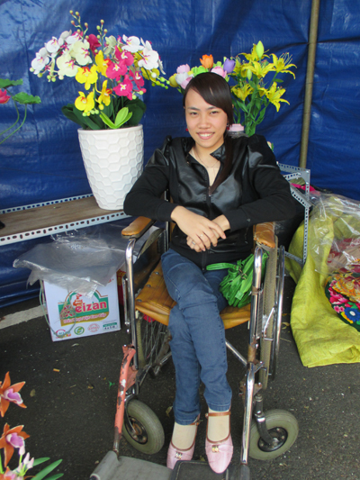 Cô gái “hoa đất sét” và nghị lực sống phi thường Cô gái “hoa đất sét” và nghị lực sống phi thường