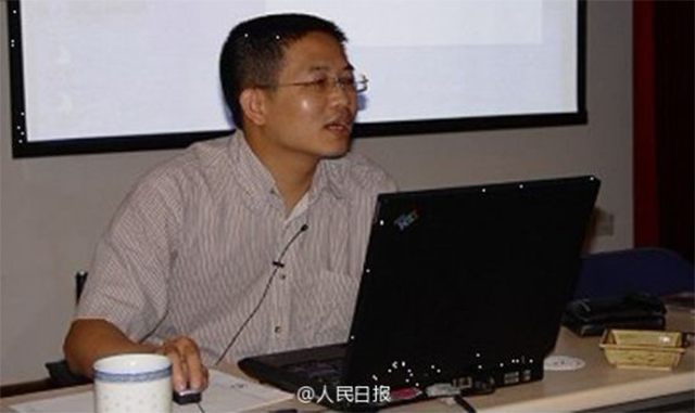 Giáo sư đại học bị khai trừ Đảng vì “quan hệ” với sinh viên Giáo sư đại học bị khai trừ Đảng vì “quan hệ” với sinh viên