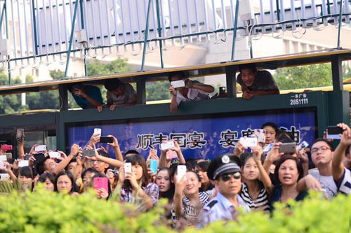 Fan leo cây, đu tường nhà để ngắm Phạm Băng Băng