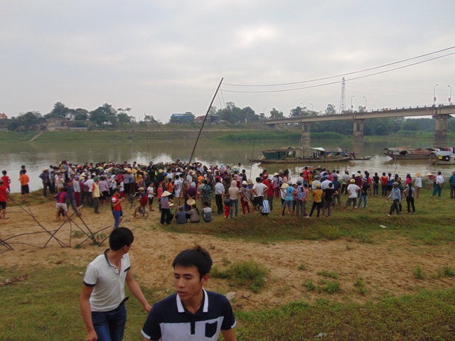 Thanh Hóa: Đã vớt được xác của mẹ con nhảy cầu tự tử