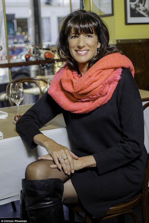 Người phụ nữ 55 tuổi đi 22 nước, hẹn hò 75 người đàn ông