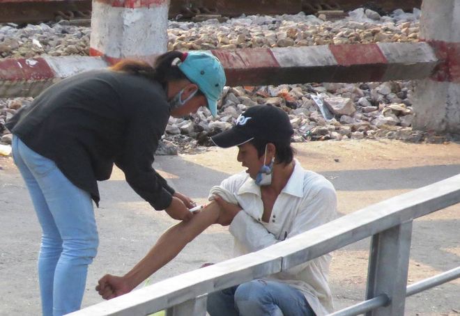 Tiêm chích ma túy dưới chân cầu quay Hải Phòng
