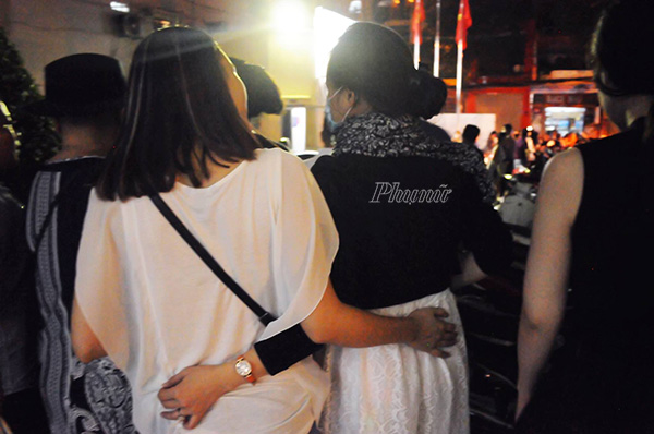 Paparazzi: Vy Oanh đã có thai, về nước đi xem kịch? Paparazzi: Vy Oanh đã có thai, về nước đi xem kịch?