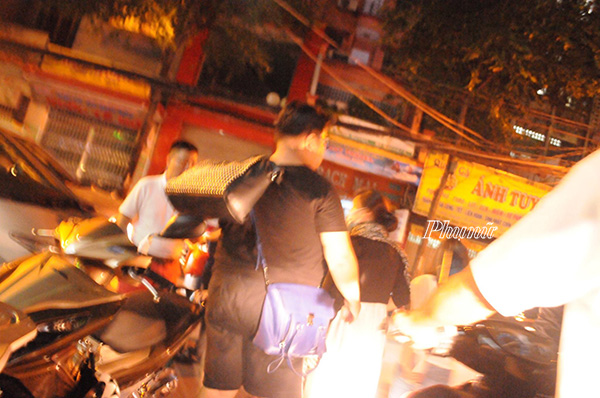 Paparazzi: Vy Oanh đã có thai, về nước đi xem kịch? Paparazzi: Vy Oanh đã có thai, về nước đi xem kịch?