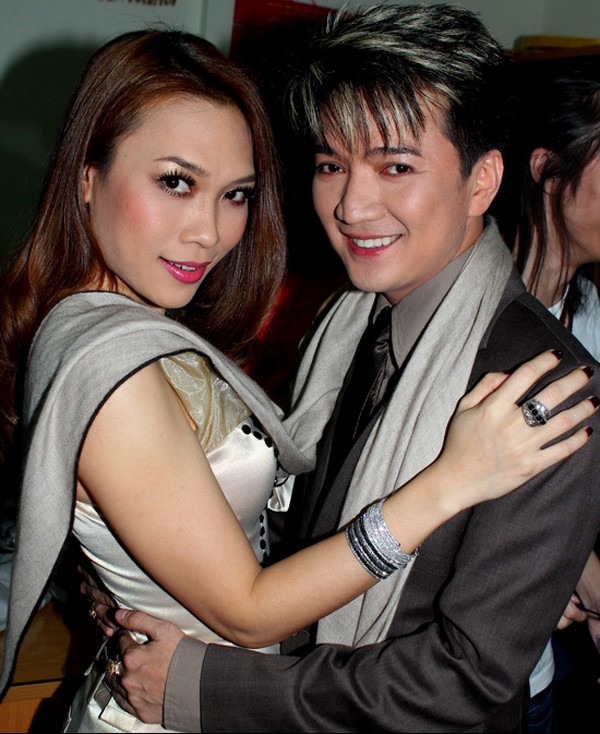 Showbiz Việt “dậy sóng” trước nghi ngờ giới tính của Mr. Đàm Showbiz Việt “dậy sóng” trước nghi ngờ giới tính của Mr. Đàm