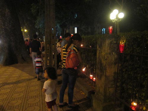 Người dân nghẹn ngào trong ngày giỗ đầu Đại Tướng Võ Nguyên Giáp