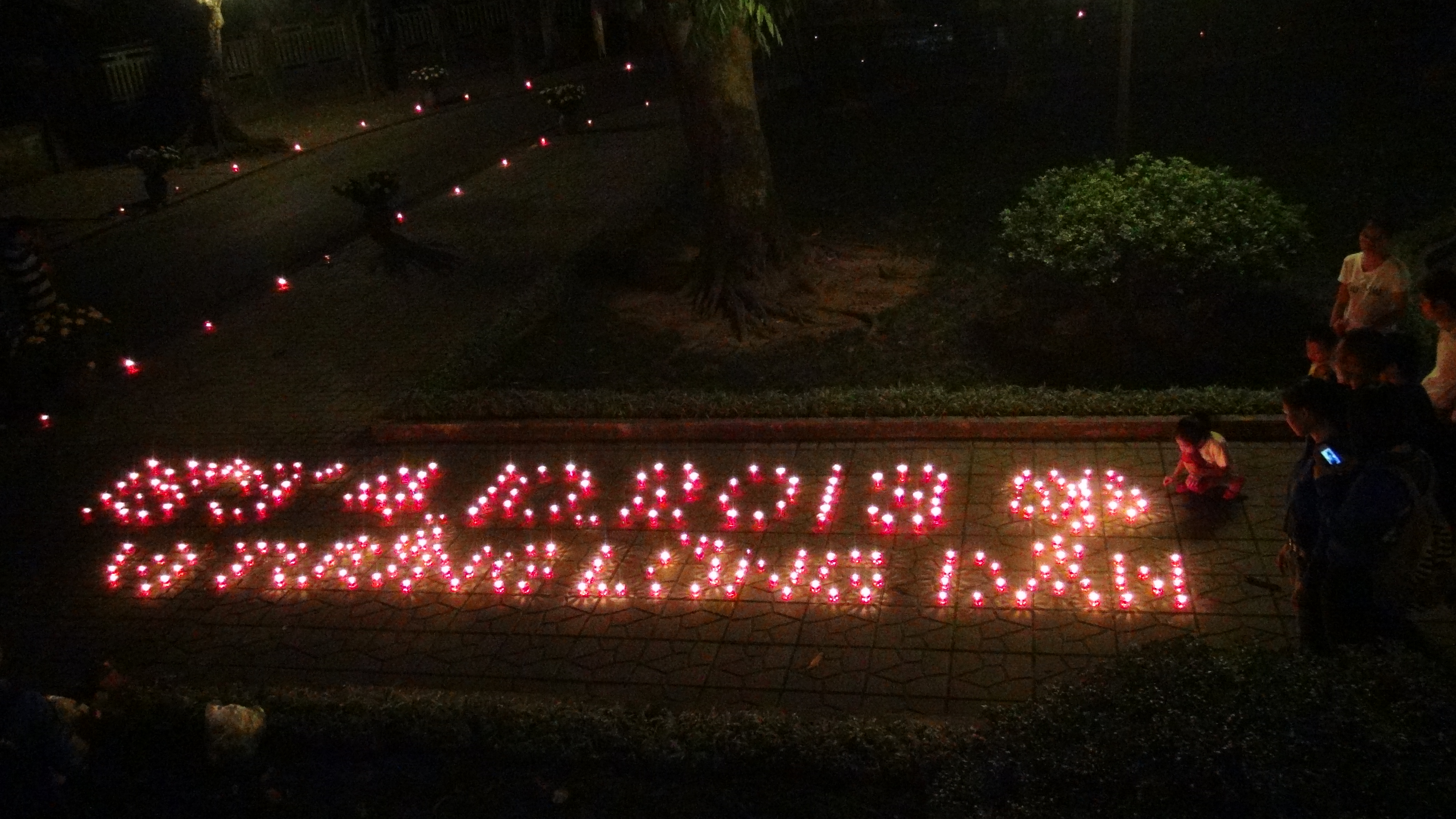 Người dân nghẹn ngào trong ngày giỗ đầu Đại Tướng Võ Nguyên Giáp