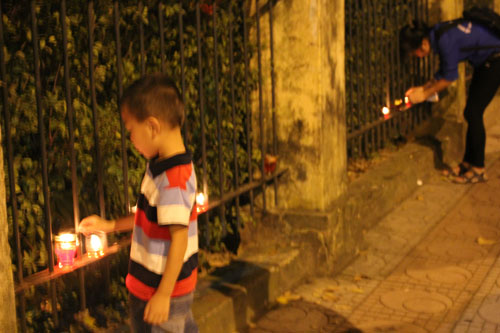 Người dân nghẹn ngào trong ngày giỗ đầu Đại Tướng Võ Nguyên Giáp