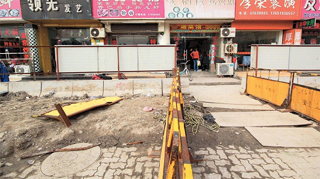 Rơi xuống cống nước, bé 4 tuổi tử vong