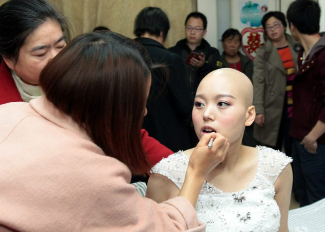 Xúc động đám cưới như mơ của cô gái ung thư trong bệnh viện