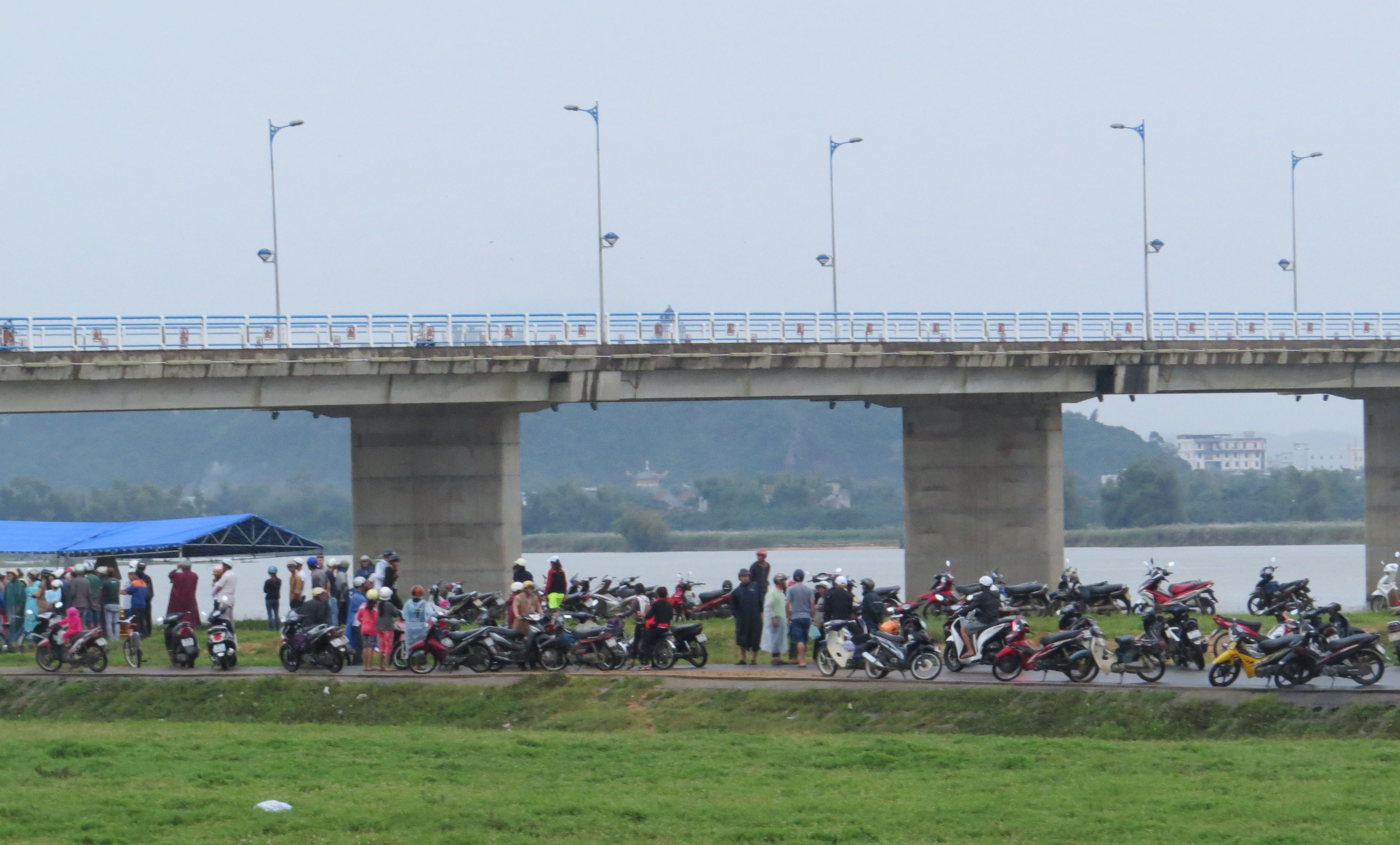 Phú Yên: Cô gái trẻ nhảy sông Đà Rằng tự tử