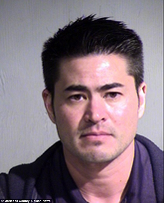 Người đàn ông 3 lần mang thai bị bắt giữ