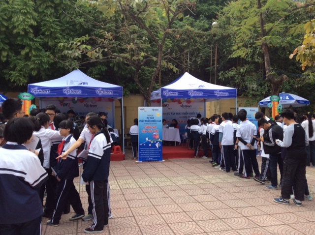 Hơn 1000 học sinh THCS Chu Văn An được khám, tư vấn chiều cao Hơn 1000 học sinh THCS Chu Văn An được khám, tư vấn chiều cao