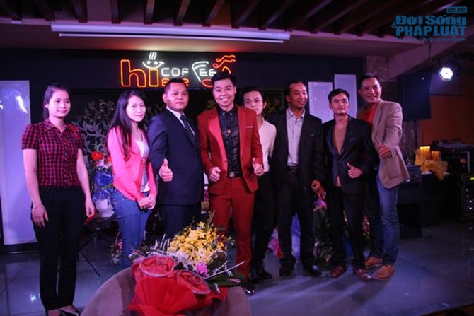 Hoài Nam Sao mai khóc nghẹn ngào trong minishow đầu tiên