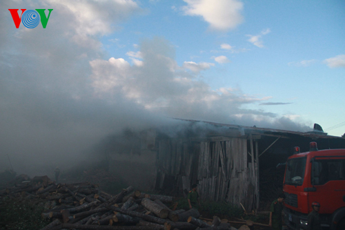 Cháy lớn tại lò sấy gỗ ở Gia Lai