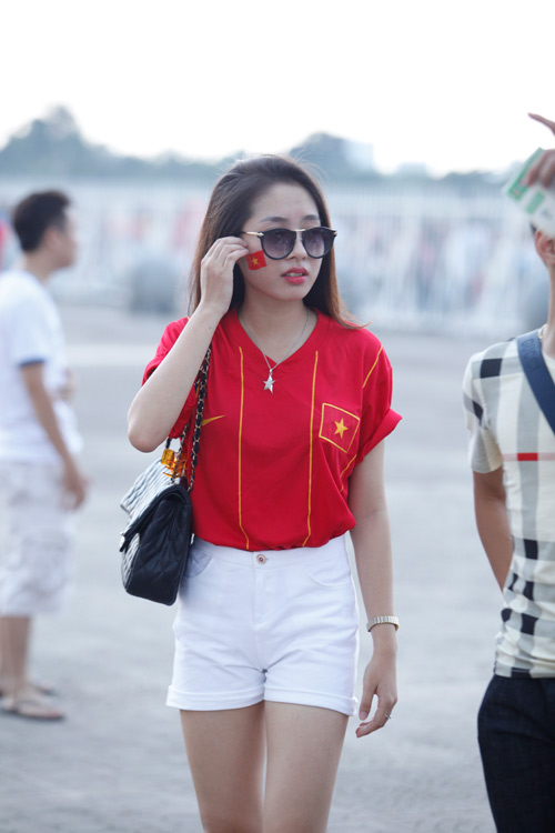 Những bóng hồng xinh đẹp của Việt Nam trên SVĐ Mỹ Đình