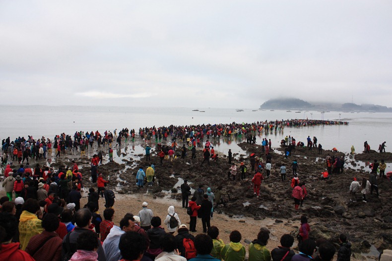 Kỳ diệu con đường chia đôi biển, nối liền hai đảo ở Hàn Quốc