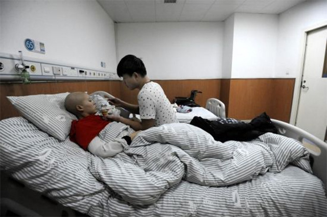 Cảm động chuyện tình chàng trai quyết tâm cưới bạn gái ung thư