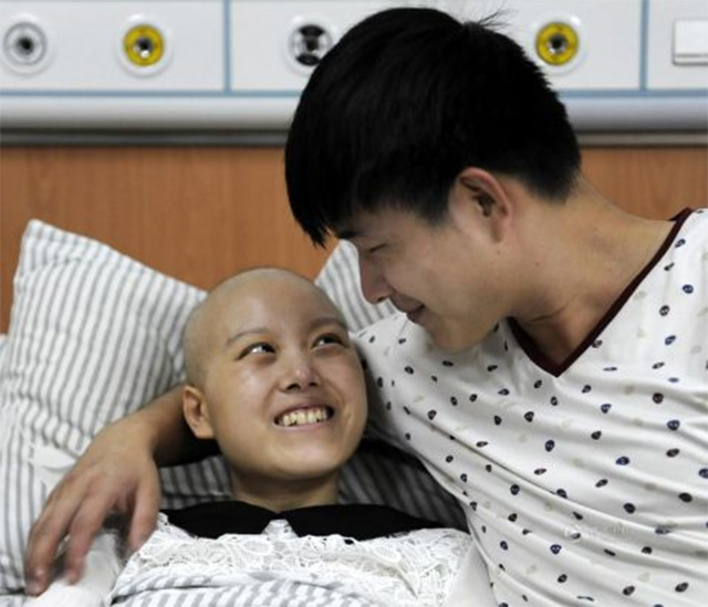 Cảm động chuyện tình chàng trai quyết tâm cưới bạn gái ung thư