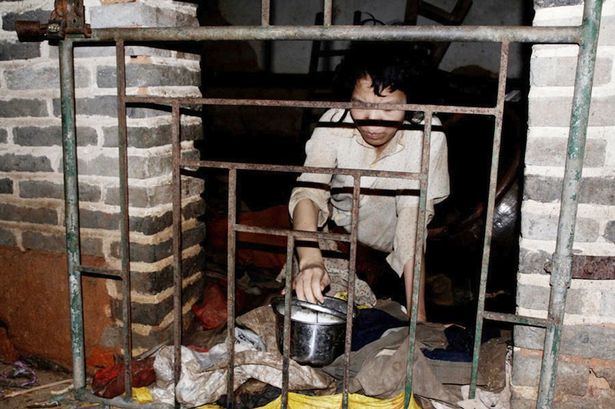 Chuyện đời buồn của người đàn ông 12 năm phải nhốt vợ trong “tù”