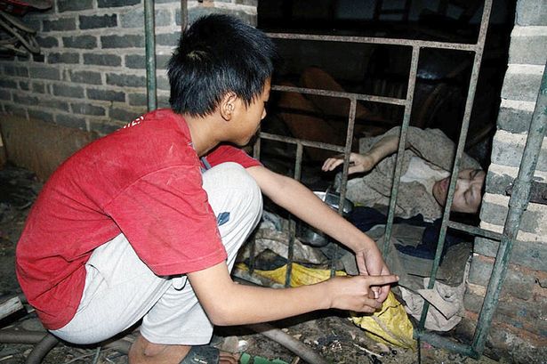 Chuyện đời buồn của người đàn ông 12 năm phải nhốt vợ trong “tù”