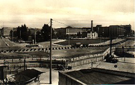 Chùm ảnh toàn cảnh Bức tường Berlin ngày ấy – bây giờ