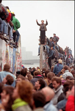 Chùm ảnh toàn cảnh Bức tường Berlin ngày ấy – bây giờ