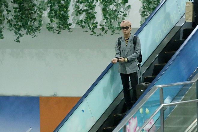 Sơn Tùng M-TP được Quang Huy ra sân bay đón sau vụ cấm diễn