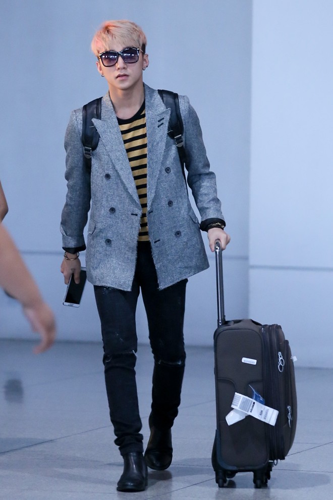 Sơn Tùng M-TP được Quang Huy ra sân bay đón sau vụ cấm diễn