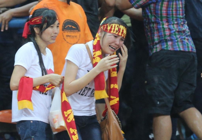 CĐV Malaysia được bảo vệ nghiêm ngặt tại Hà Nội