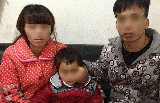 Vợ chồng đau đớn mong con ung thư được “ra đi trong thanh thản”