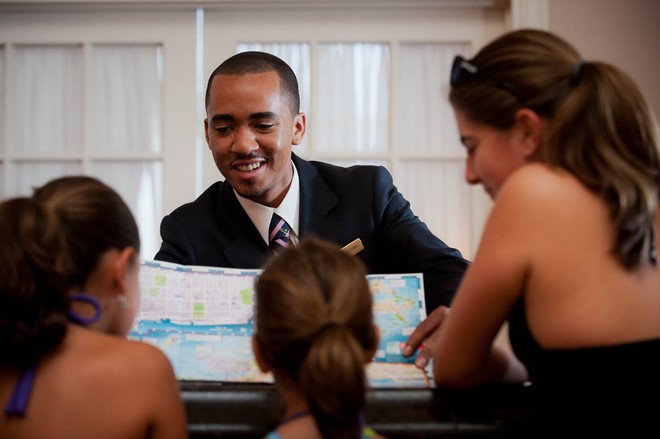 Những điều ít biết về nghề lễ tân khách sạn 5 sao