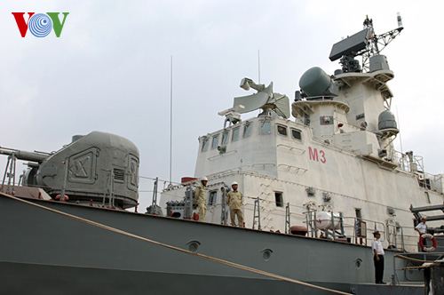 Thủ tướng Chính phủ kiểm tra tiến độ đóng tàu tên lửa Thủ tướng Chính phủ kiểm tra tiến độ đóng tàu tên lửa