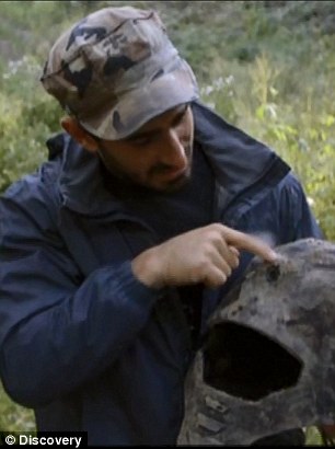 Kinh hãi người đàn ông tự nguyện làm “mồi” cho trăn khổng lồ