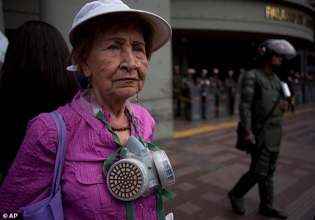 Hoa hậu Venezuela bị bắn chết trong cuộc biểu tình