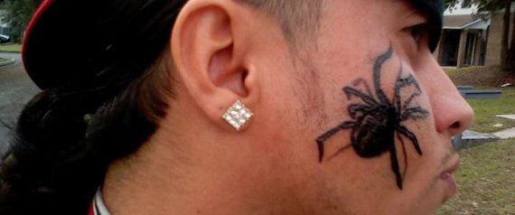 Chữa chứng sợ nhện bằng cách… xăm hình nhện lên mặt