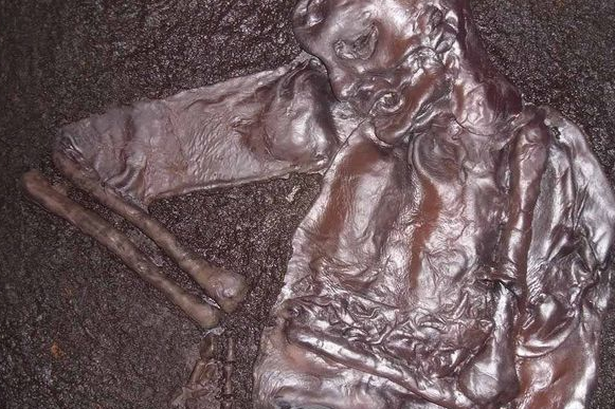 Kẻ trộm “chạy mất dép” vì vớ phải xác ướp