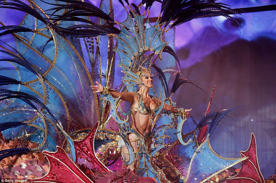 Chiêm ngưỡng những bộ trang phục Carnival đặc sắc nhất thế giới