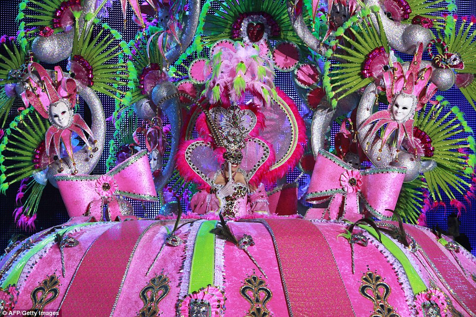 Chiêm ngưỡng những bộ trang phục Carnival đặc sắc nhất thế giới